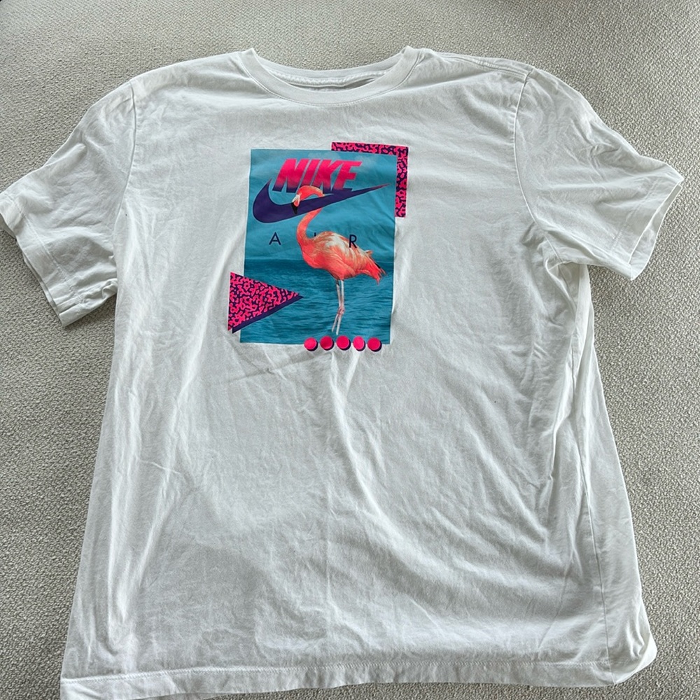 XL Nike t shirt. New condition barely worn 1-2 times.